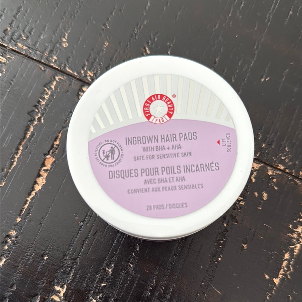 First Aid Beauty Ingrown Hair Pads - White and Purple
